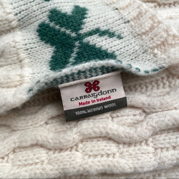 Carraigdonn off white Irish wool shamrock scarf